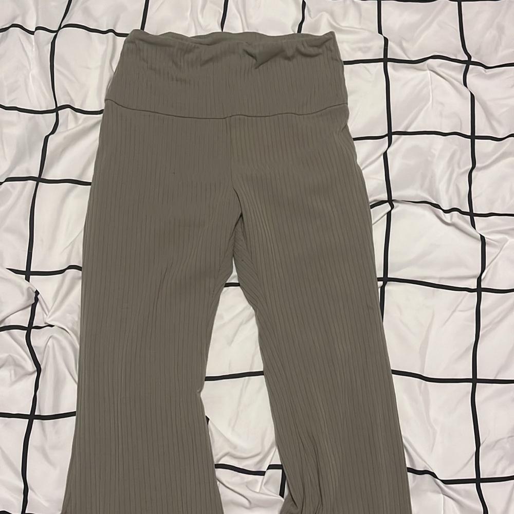 Green flare leggings